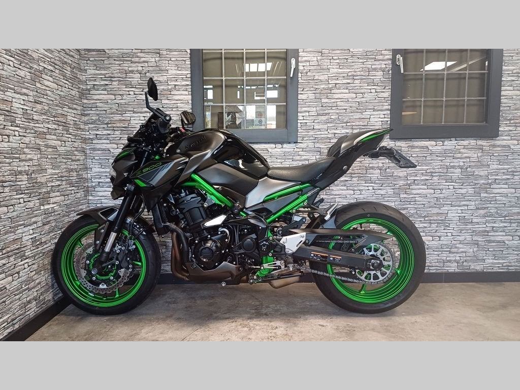 Kawasaki Z900 Performance 2023  2.432 km  Veel opties  ZGAN, Motoren, Occasion, 4 cilinders, Motorrijbewijs A, Traction Control