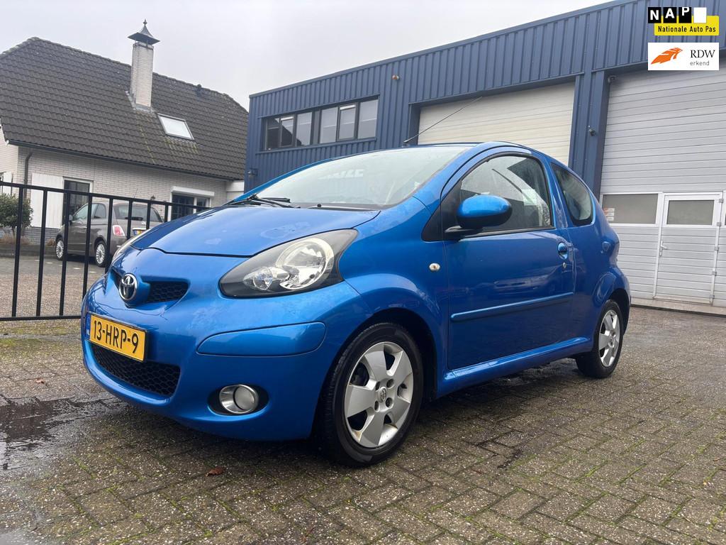 Toyota Aygo 1.0-12V Dynamic Blue Airco / APK:27-2-27 LMV, Auto's, Voorwielaandrijving, Stof, Gebruikt, 68 pk