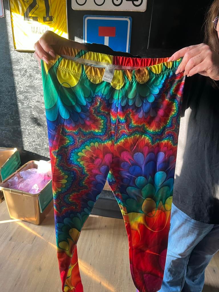 Kleurrijke Legging Maat L - Zo goed als nieuw, Legging, Overige kleuren, Ophalen of Verzenden, Maat 44/46 (L)