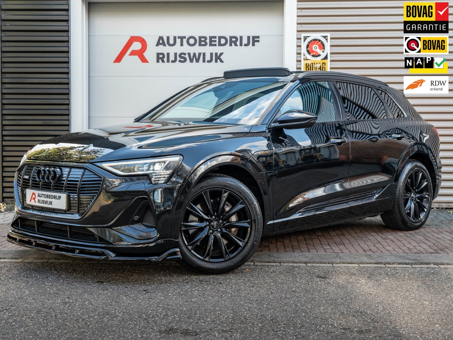 Audi E-tron E-tron 50 quattro Launch edition Black 71 kWh Pa, Auto's, Automaat, 300 km, Zwart, Origineel Nederlands