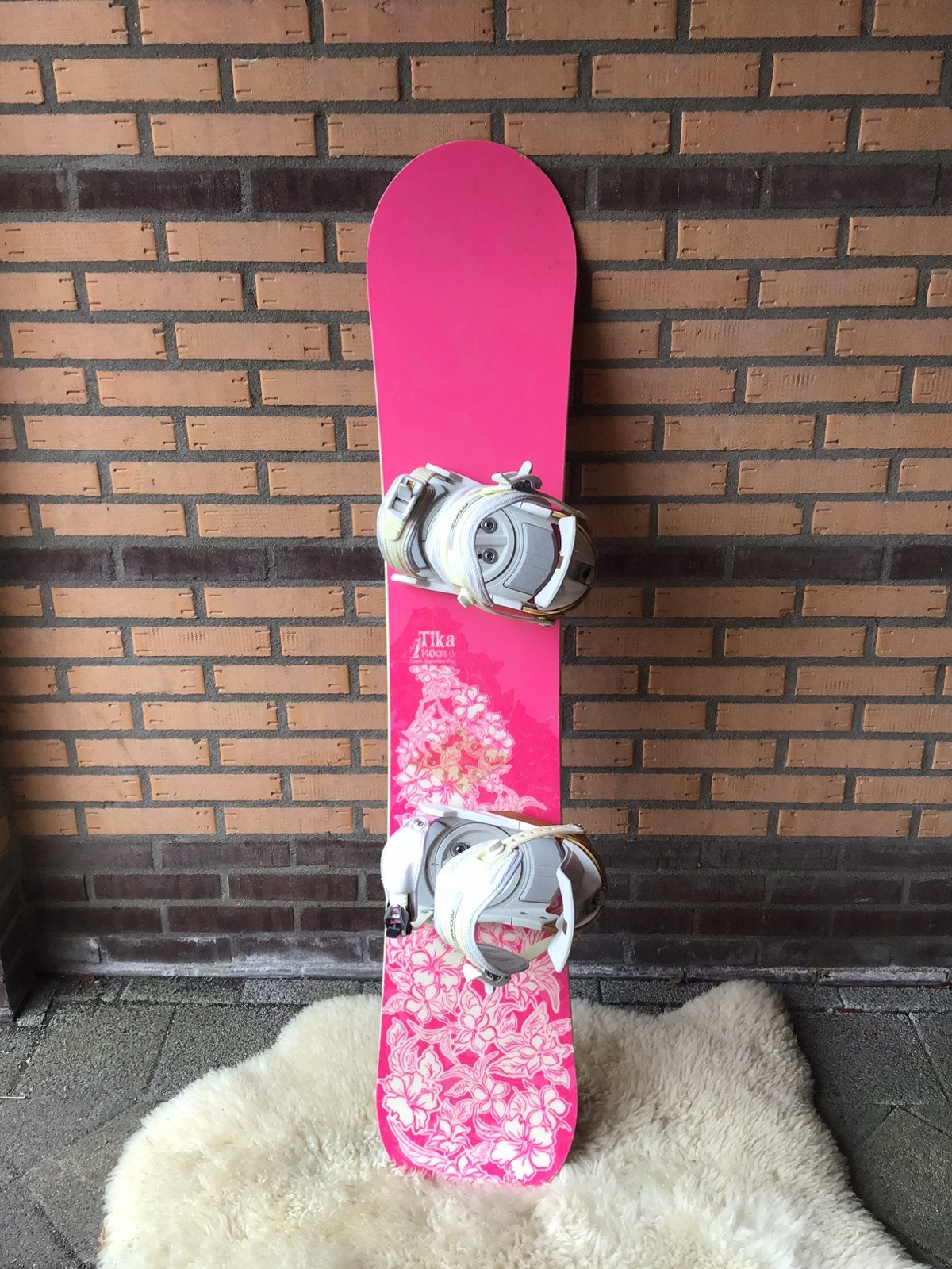 Roze Atomic Tika dames snowboard 140 cm met Atomic bindingen, Roze Atomic Tika dames snowboard 140 cm met Atomic bindingen, Gebruikt