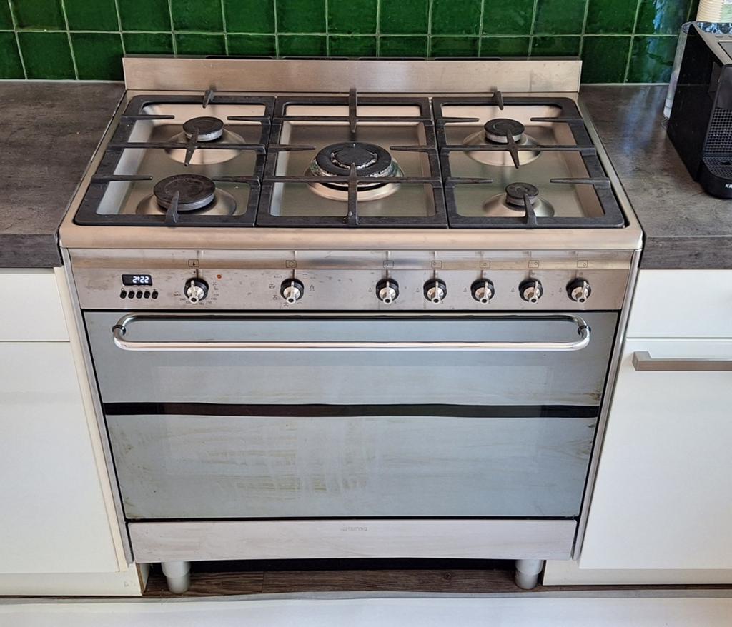 Smeg Fornuis 90cm met 5 gaspitten en oven, Ophalen, 60 cm of meer, Zo goed als nieuw, Gas