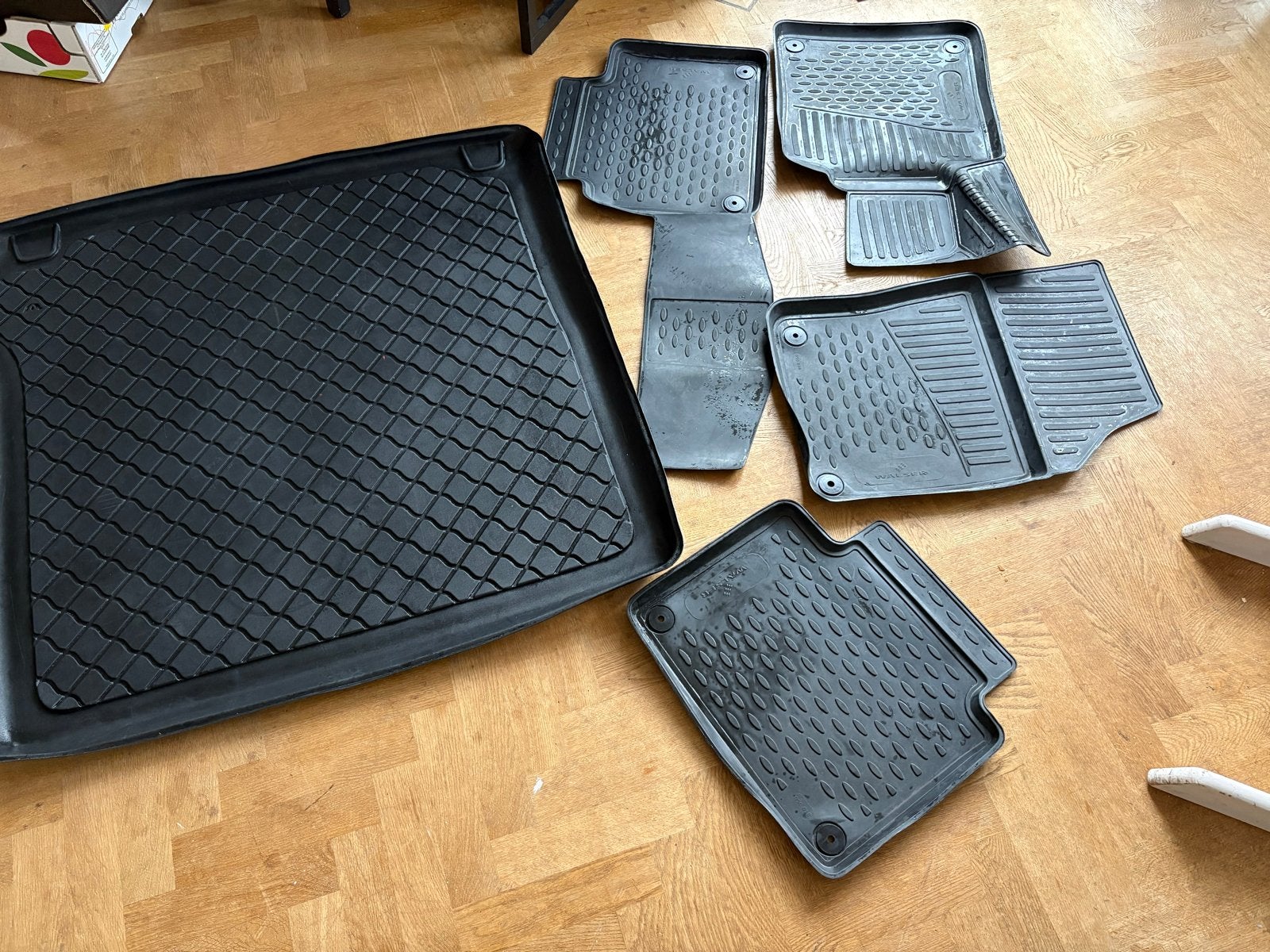 Rubberen matten V90 + Kofferbakmat, Ophalen, Gebruikt