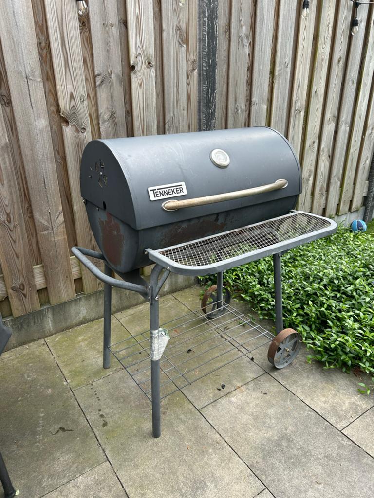 Tenneker houtskool barbecue met hoes, Ophalen, Gebruikt, Met accessoires