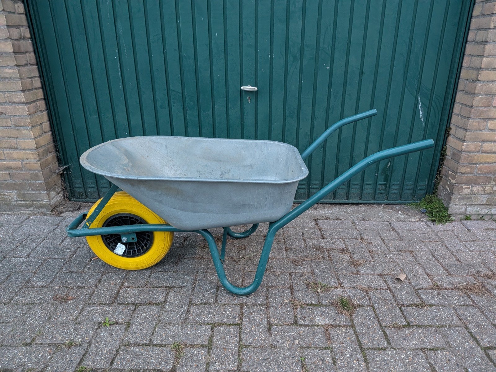Kruiwagen met antie lek band, Ophalen, Gebruikt, Handmatig, Eenwielig