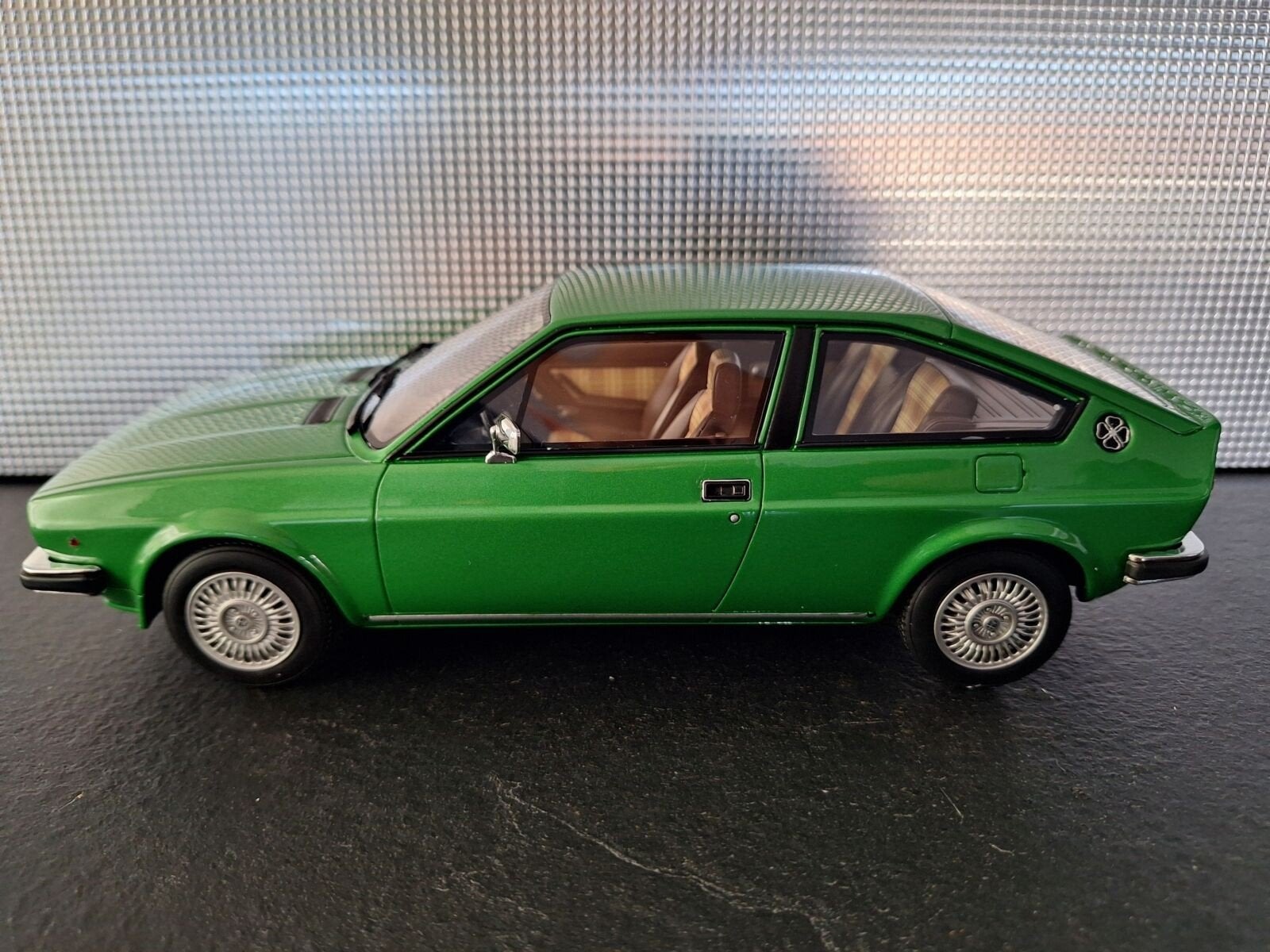 Alfa Romeo Sud Sprint 1976 Schaal 1:18, Ottomobile, OttOMobile, Auto, Ophalen of Verzenden