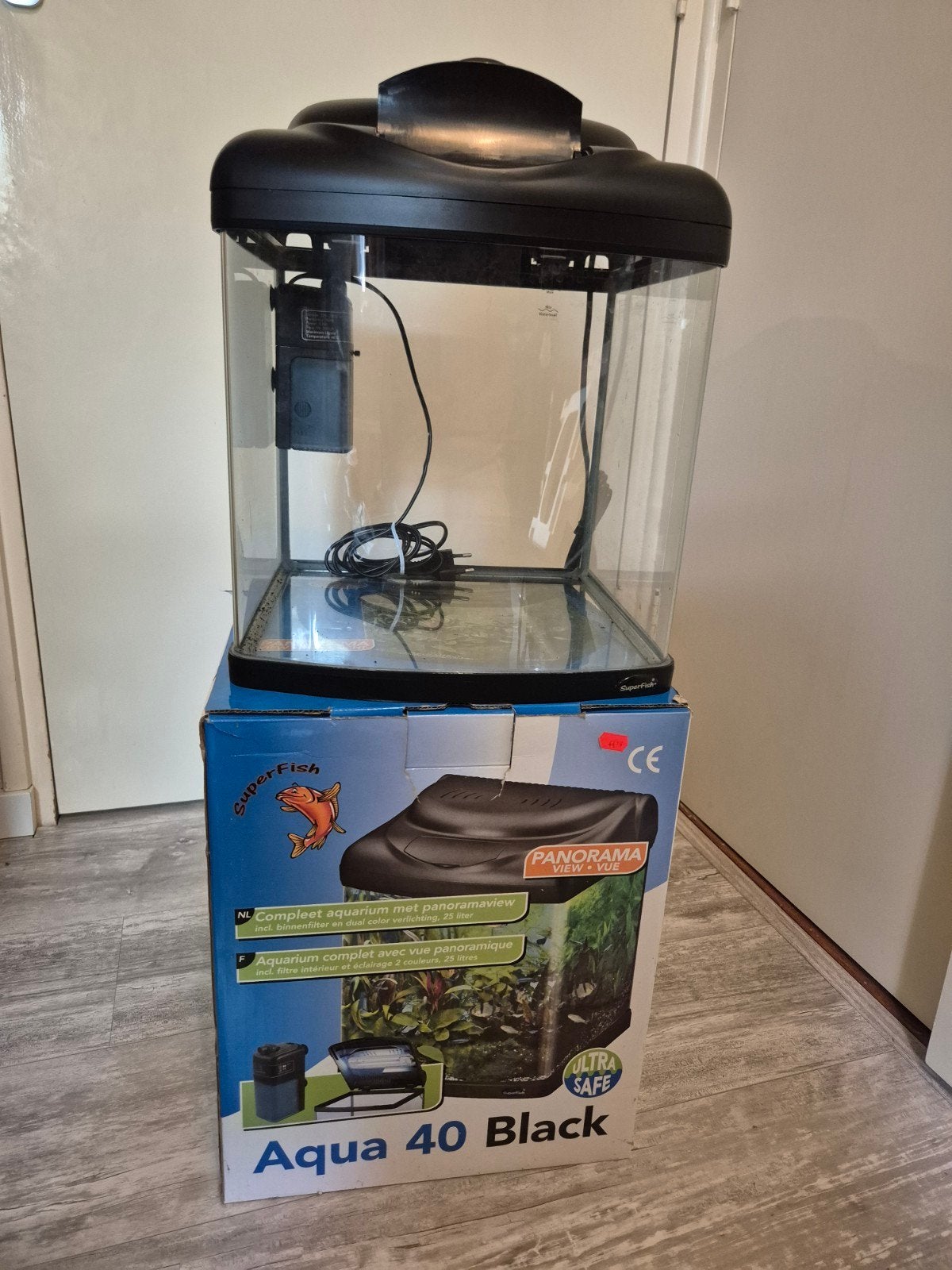 SuperFish Aqua 40 Black, Dieren en Toebehoren, Vissen | Aquaria en Toebehoren, Ophalen, Gebruikt, Leeg aquarium, Inclusief deksel
