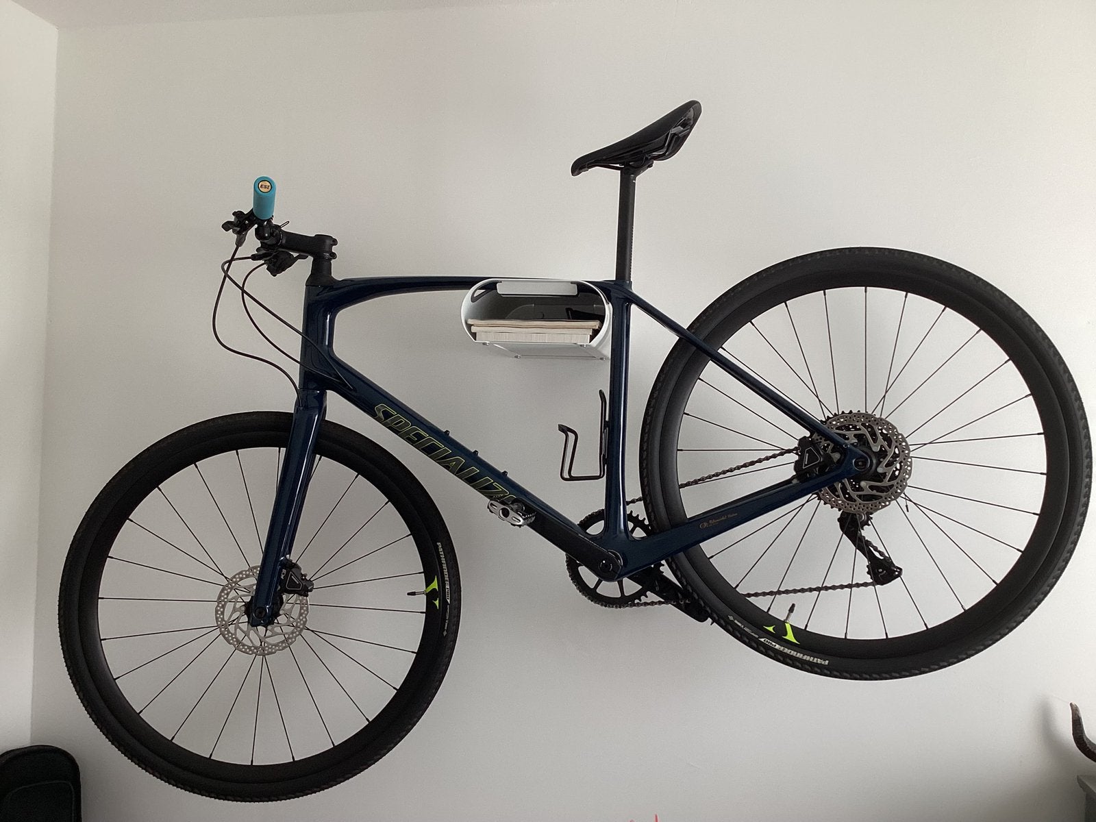 CARBON. 9 kilo.   SPECIALIZED  CIRRUS. 5.0, 28 inch, Vering, 10 tot 15 versnellingen, 49 tot 53 cm