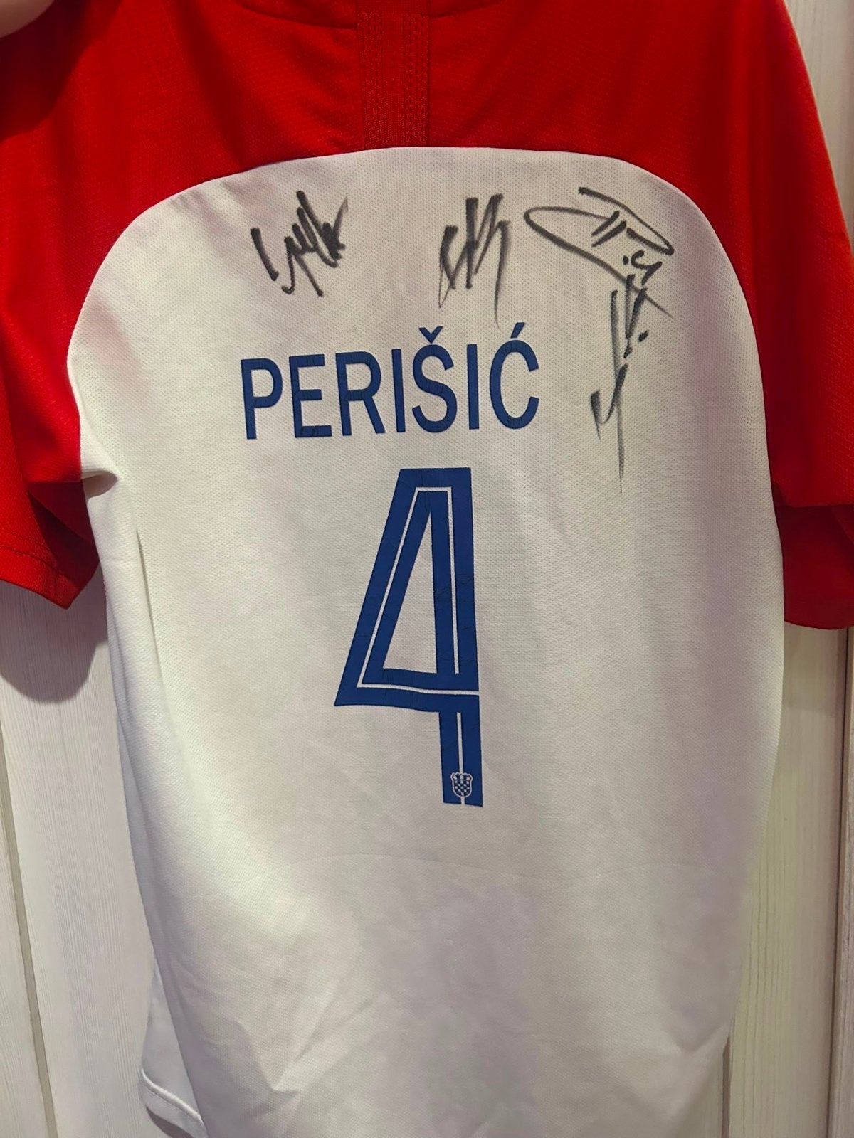 Kroatië Voetbalshirt Maat 152 met Handtekeningen, Maat XS of kleiner, Ophalen of Verzenden, Gebruikt, Shirt
