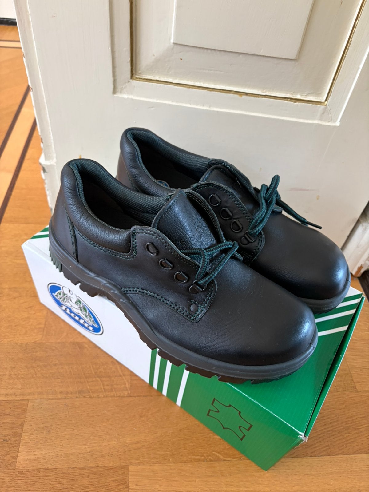 Werk schoenen met harde neus maat 42 Bata, Zwart, Boots, Nieuw, Ophalen of Verzenden