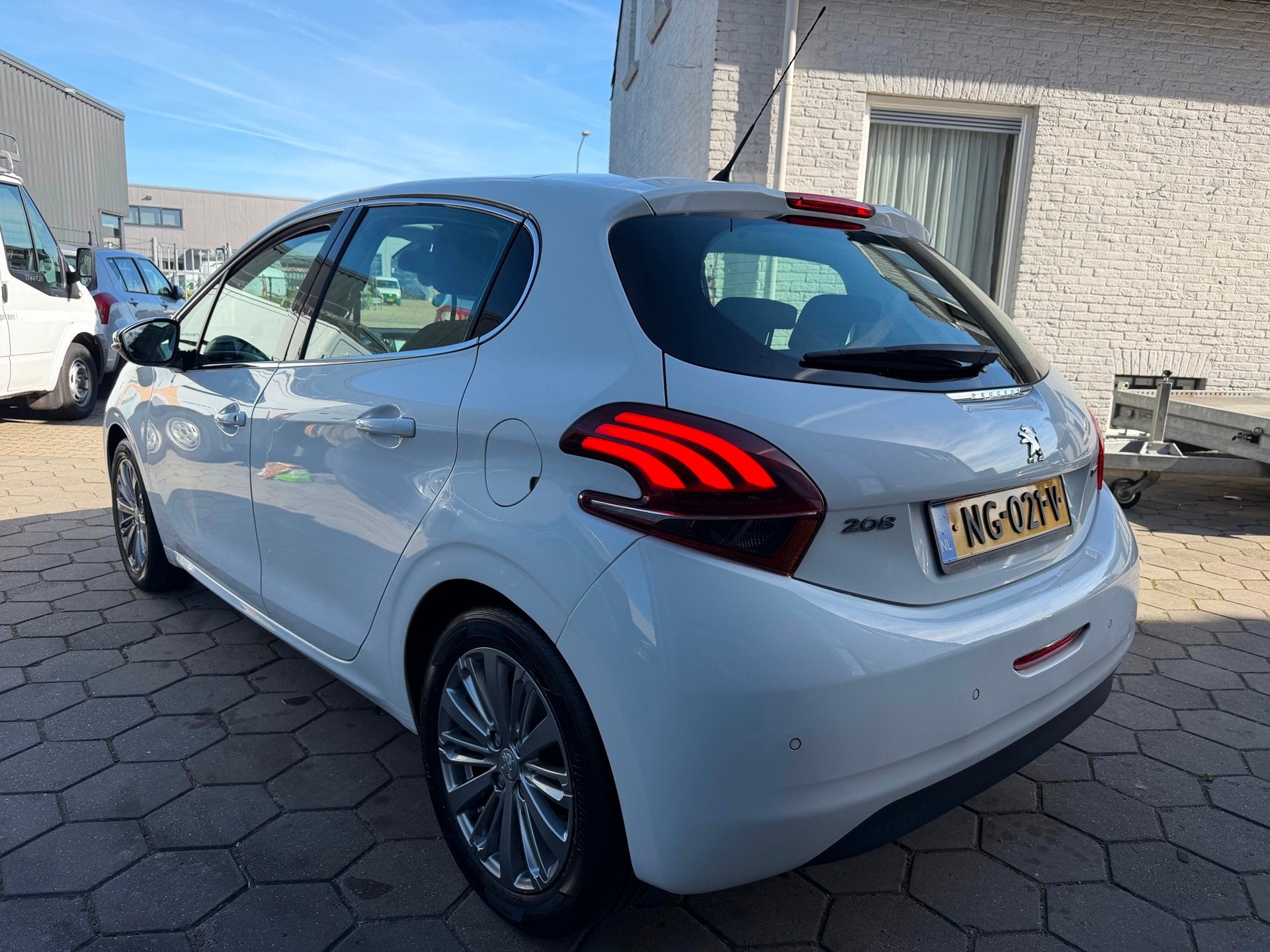 Peugeot 208 1.2 PureTech Blue Lease Premium - 1e Eigenaar -, Voorwielaandrijving, Dealer onderhouden, Stof, Gebruikt
