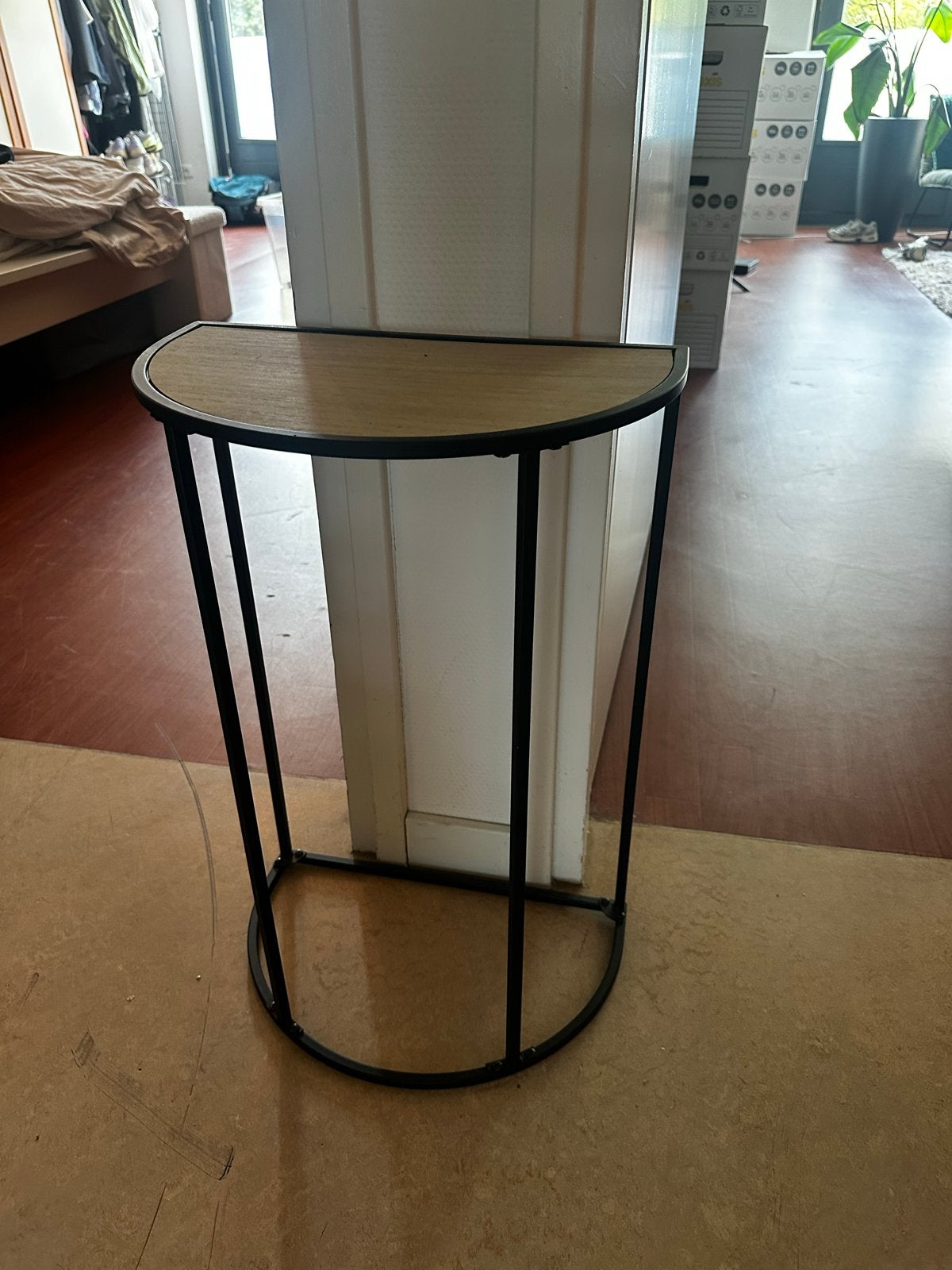 Halfronde bijzettafel van Action, Ophalen, Minder dan 55 cm, Metaal of Aluminium, Nieuw