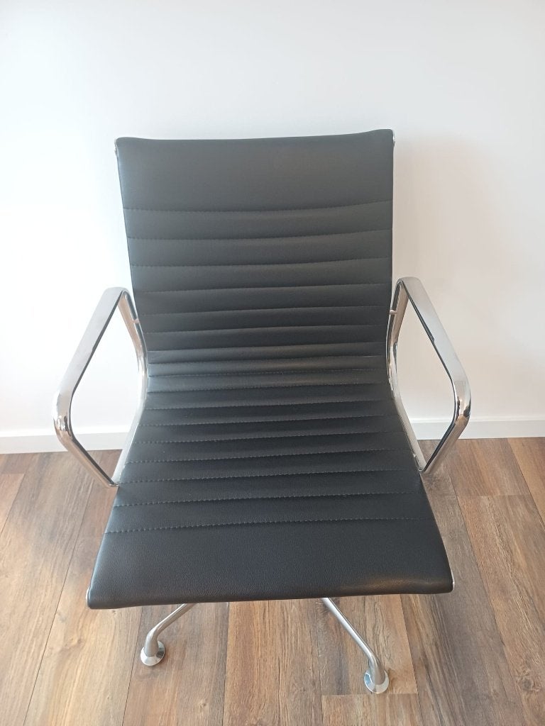 6 design vergaderstoelen – Eames EA 108 stijl – zwart/chroom, Zakelijke goederen, Kantine of Aula, Ophalen, Stoel
