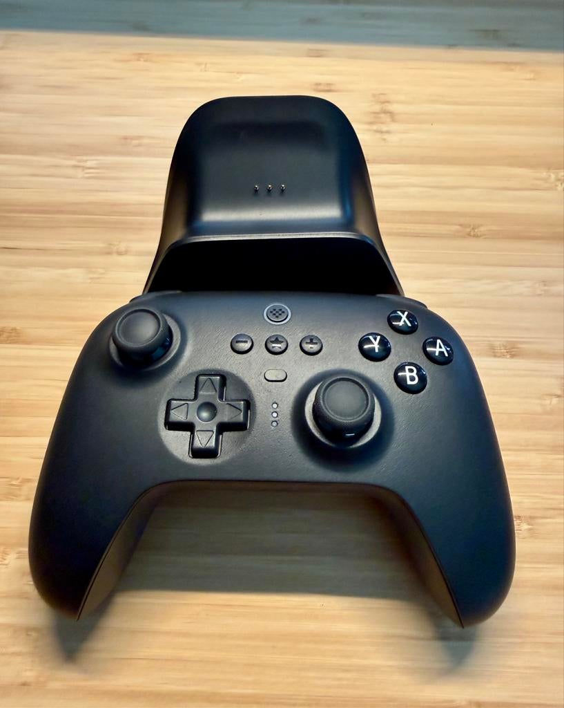 8BitDo Ultimate 2 bluetooth en dongle, dock, Switch layout, Overige controllers, Ophalen of Verzenden, Zo goed als nieuw, Draadloos