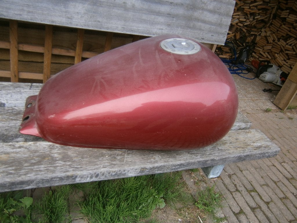 oude suzuki tank, Motoren, Ophalen of Verzenden, Gebruikt