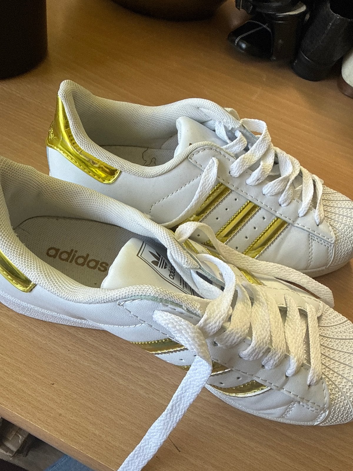 Adidas Superstar sneakers wit met goud, maat 40, Ophalen of Verzenden, Zo goed als nieuw, Wit, Sneakers of Gympen