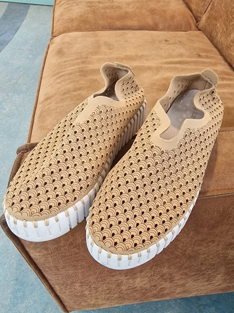 Ilse Jacobsen Slip-ons Beige Laser Cut Schoenen 40, Ophalen of Verzenden, Zo goed als nieuw, Beige, Sneakers of Gympen