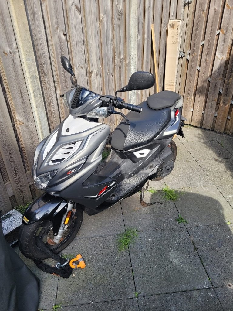 Yamaha Aerox NS50F – Goed onderhouden – 65 km/u, Fietsen en Brommers, Ophalen, Gebruikt, Aerox, Maximaal 45 km/u