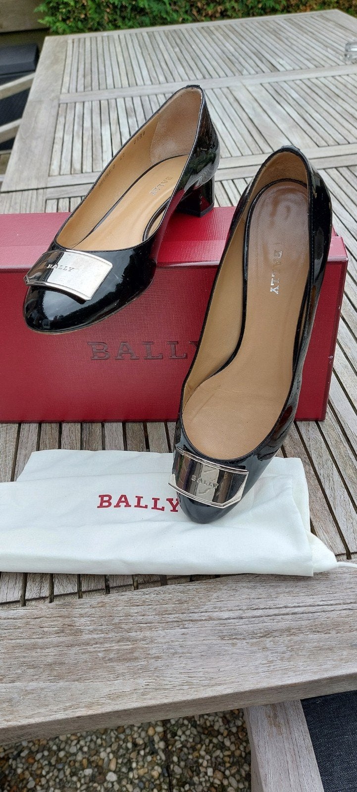 Zwarte dames lakschoen, blokhakje. Merk Bally, maat 40, Ophalen of Verzenden, Zo goed als nieuw, Sneakers of Gympen