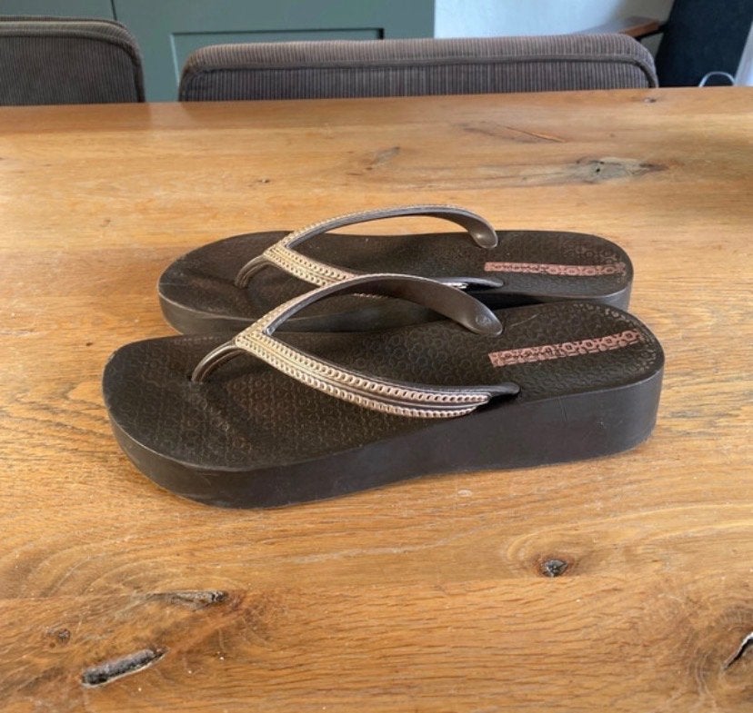 Ipanema slippers met plateauzool, maat 39, Ophalen of Verzenden, Gedragen, Zwart, Slippers