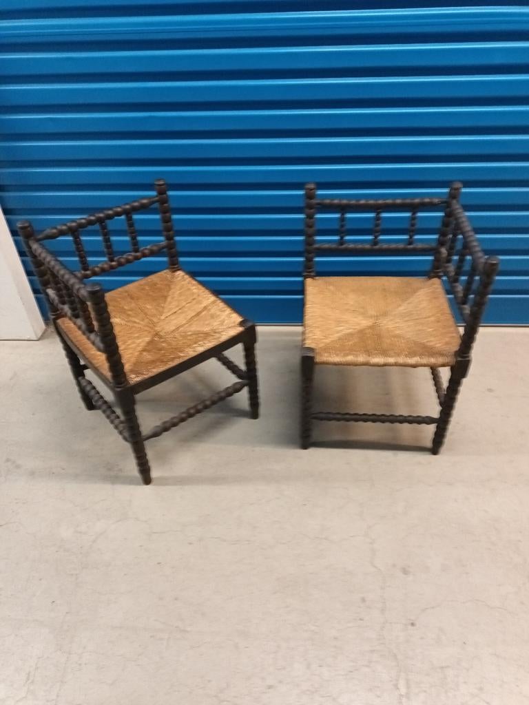Set van 2 antieke driehoek stoeltjes met biezen zitting, Antiek en Kunst, Antiek | Meubels | Stoelen en Banken, Ophalen