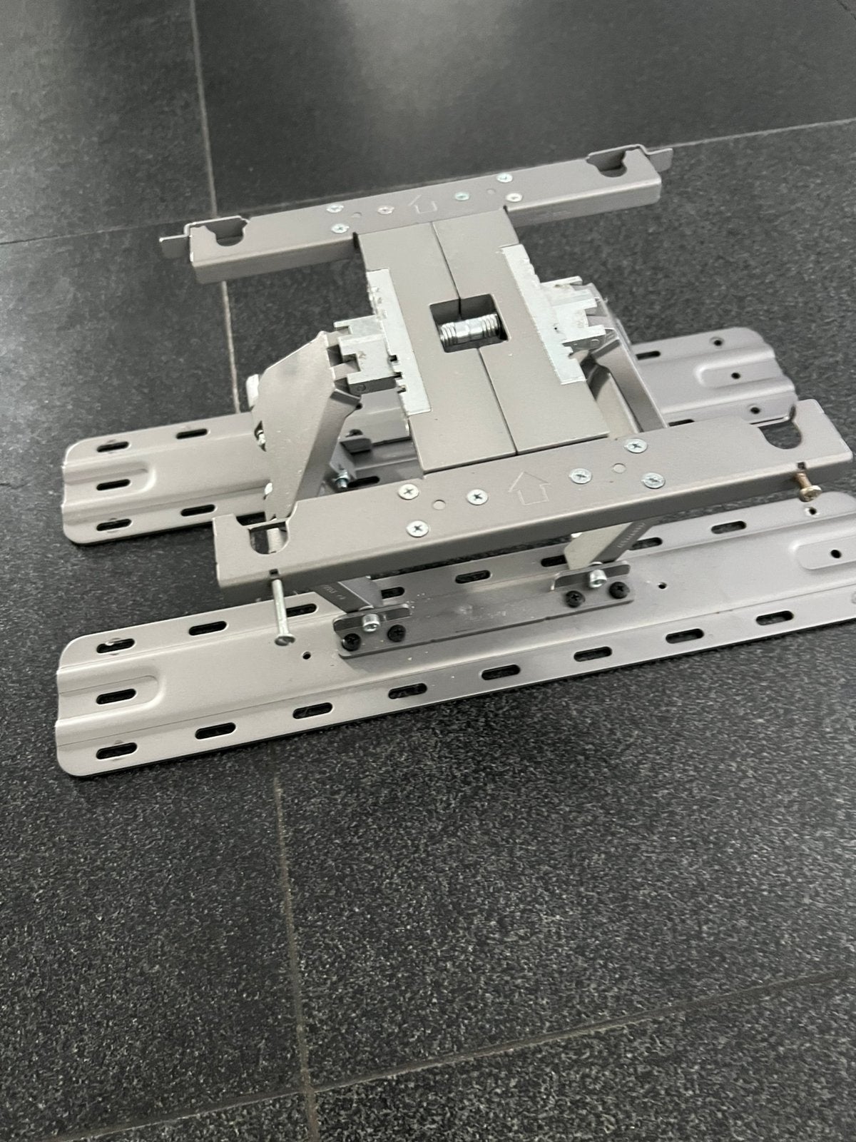 Originele LG TV muurbeugel LSW200BG ultra slim VESA 200x200, Ophalen, Gebruikt