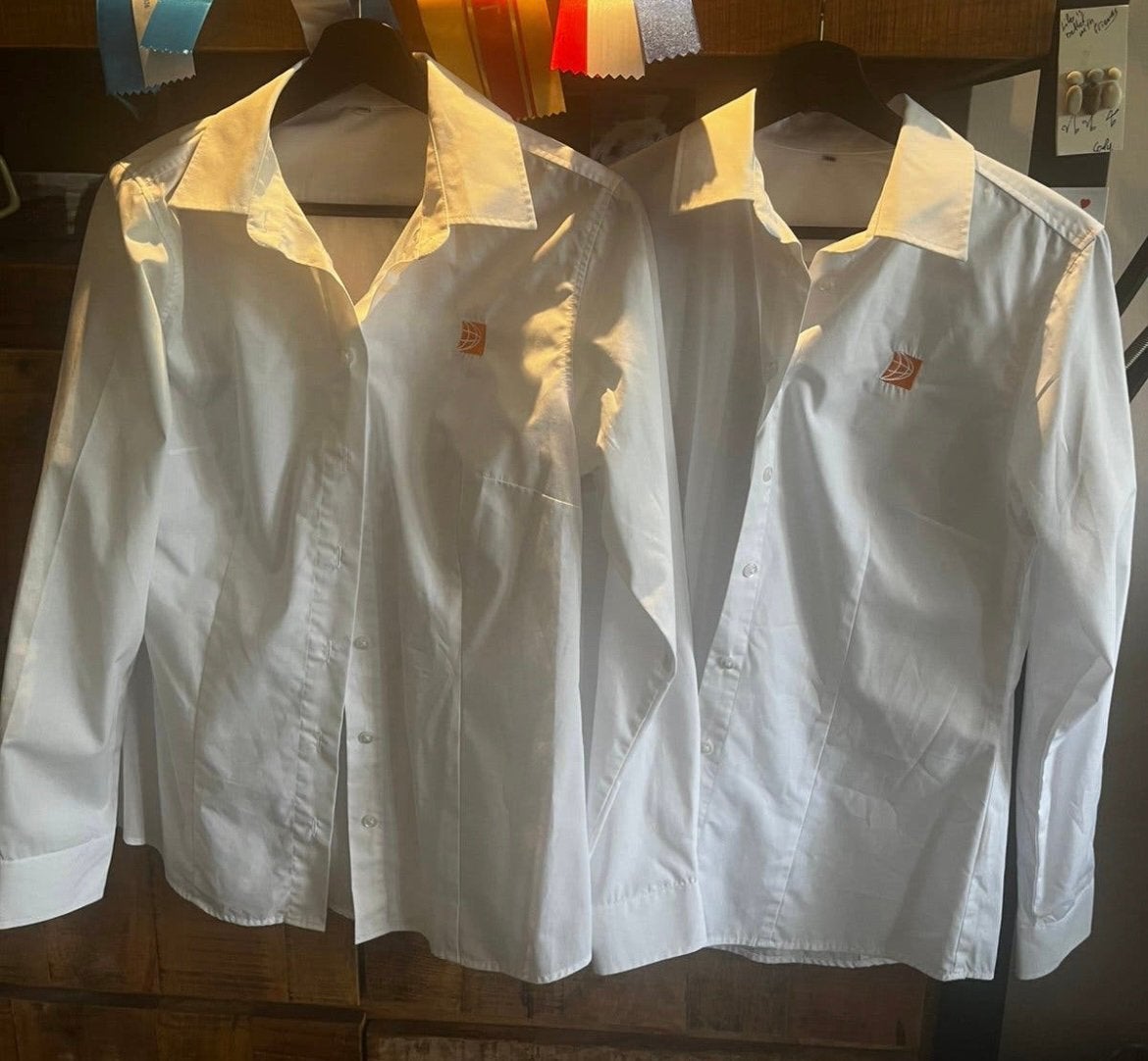 BUAS Hotelschool Breda 2 damesblouses mt 38, Ophalen of Verzenden, Zo goed als nieuw, Maat 38/40 (M), Wit