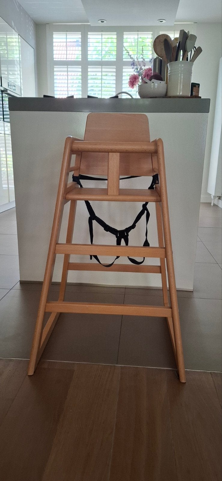 Houten kinderstoel met gordel. Blank hout, z.g.a.n., Kinderen en Baby's, Ophalen, Zo goed als nieuw, Overige typen