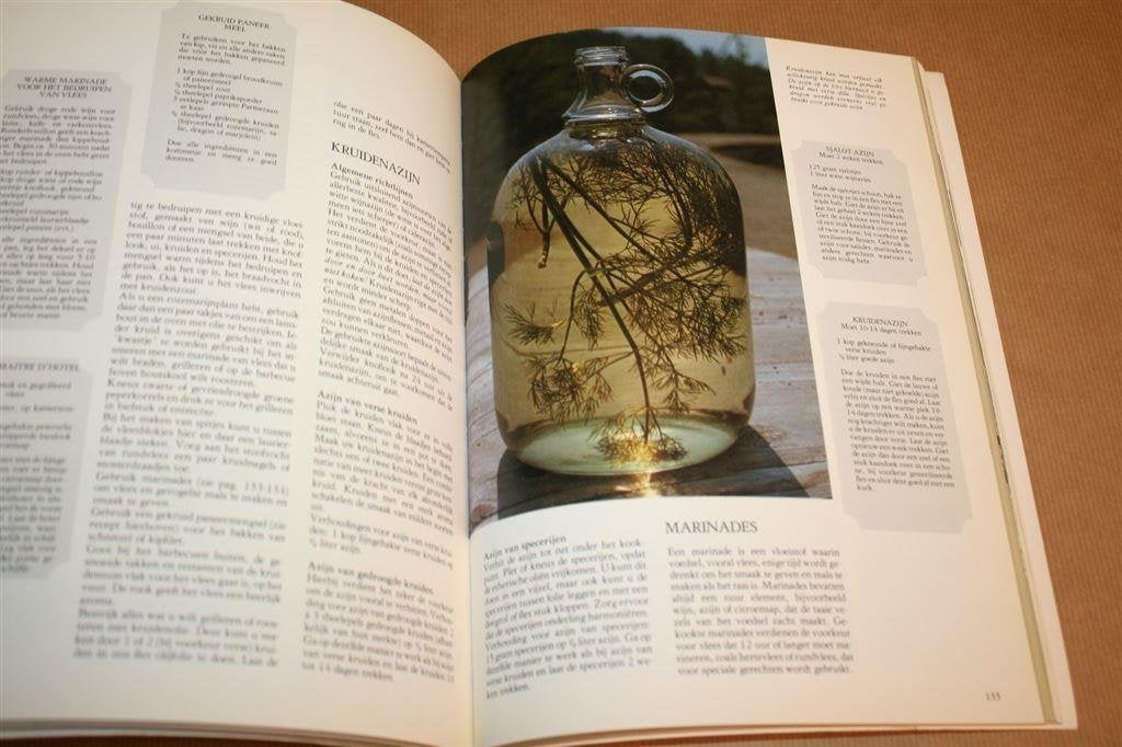 Het grote keukenkruidenboek - Kruiden en specerijen..., Ophalen of Verzenden, Gelezen, Azië en Oosters
