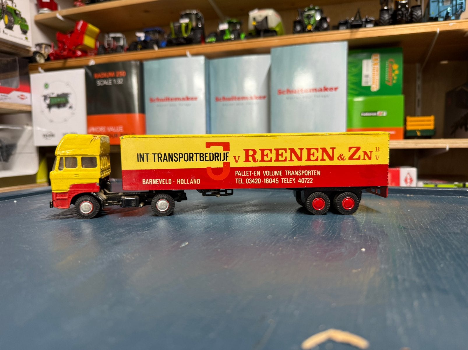 Een mooie vrachtwagen 2 stuks, Ophalen of Verzenden, Zo goed als nieuw, Bus of Vrachtwagen, SIKU