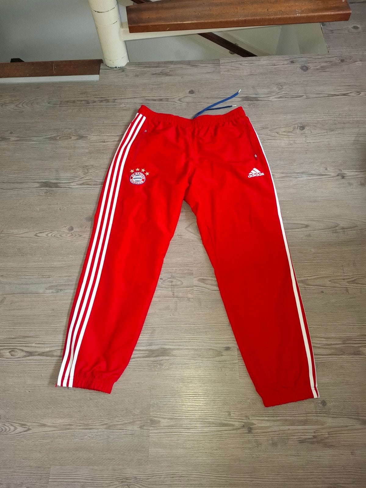 Adidas FC Bayern München trainingsbroek - Rood, Maat 52/54 (L), Ophalen of Verzenden, Zo goed als nieuw, Adidas