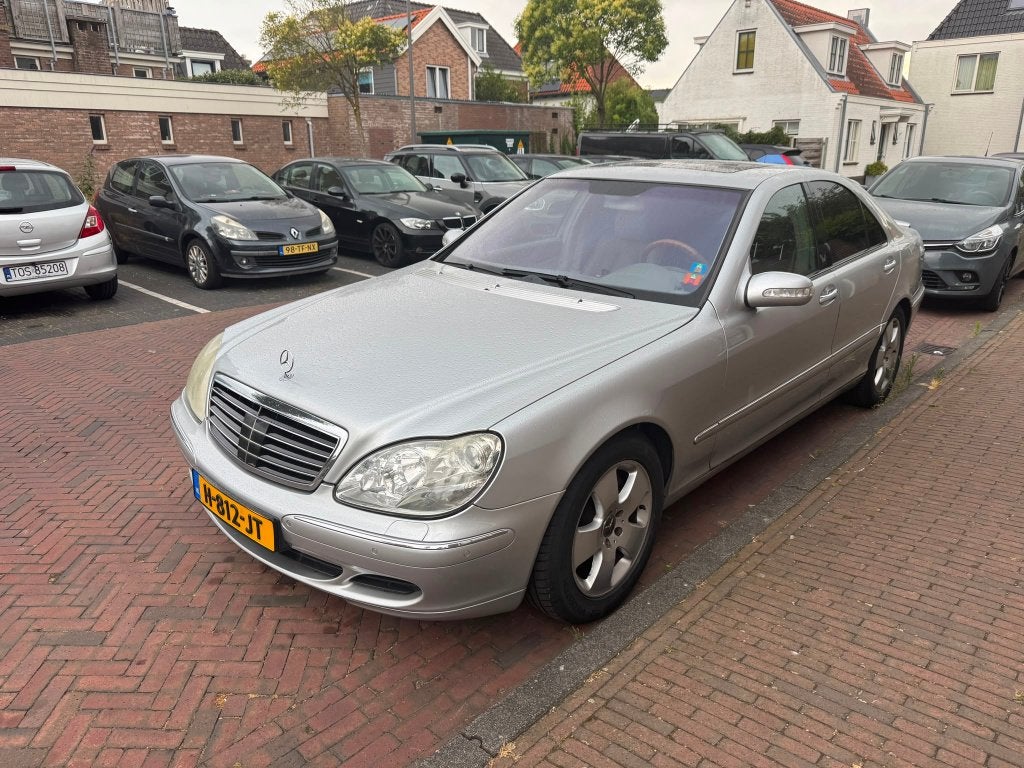 Mercedes-Benz S-Klasse 5.0 S500 4-MATIC AUT 2004 Grijs, Auto's, Mercedes-Benz, Leder en Stof, 120 €/maand, Stoelverwarming, Particulier
