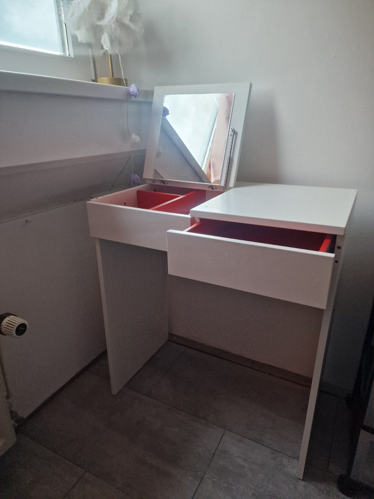 Witte make-up tafel met spiegel en lades, Zo goed als nieuw, Minder dan 100 cm, Modern, Hout
