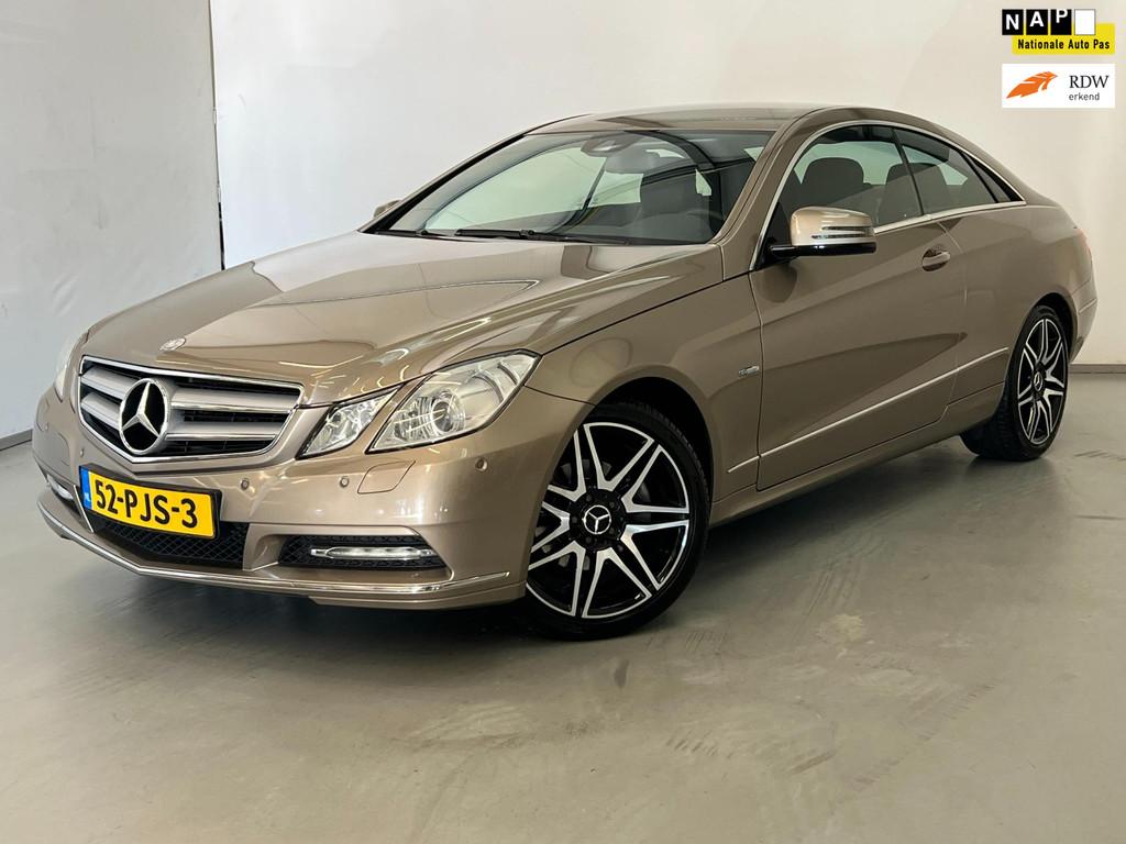 Mercedes-Benz E-klasse Coupé 220 CDI / Uniek! / NL-auto / 1, Auto's, Mercedes-Benz, Parkeersensor, Euro 5, Zwart, 4 cilinders