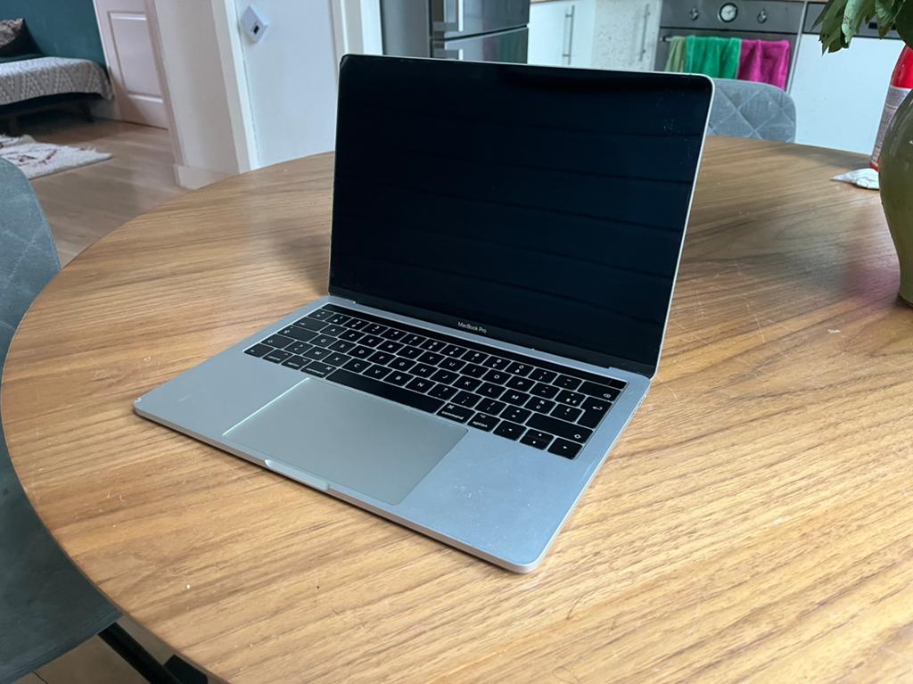 MacBook Pro 13 inch 2017 Touch Bar A1706 - gaat niet aan, Computers en Software, Apple Macbooks, MacBook Pro, Qwerty, 8 GB, 13 inch