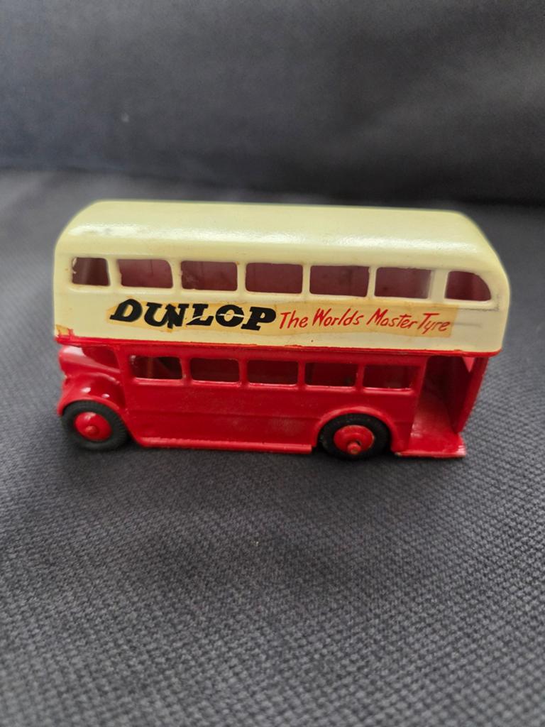 Dinky Toys 290 Dubbeldekkerbus Dunlop (1959-1961), Ophalen of Verzenden, Gebruikt, Bus of Vrachtwagen