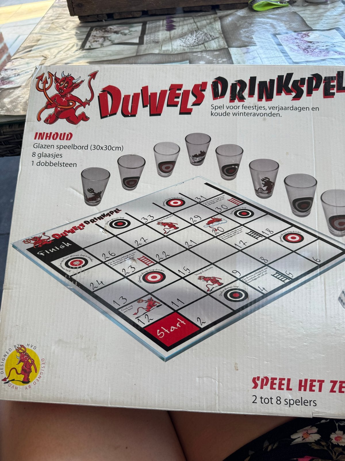 Duivels Drinkspel - Compleet met Glazen en Dobbelsteen, Hobby en Vrije tijd, Gezelschapsspellen | Bordspellen, Drie of vier spelers
