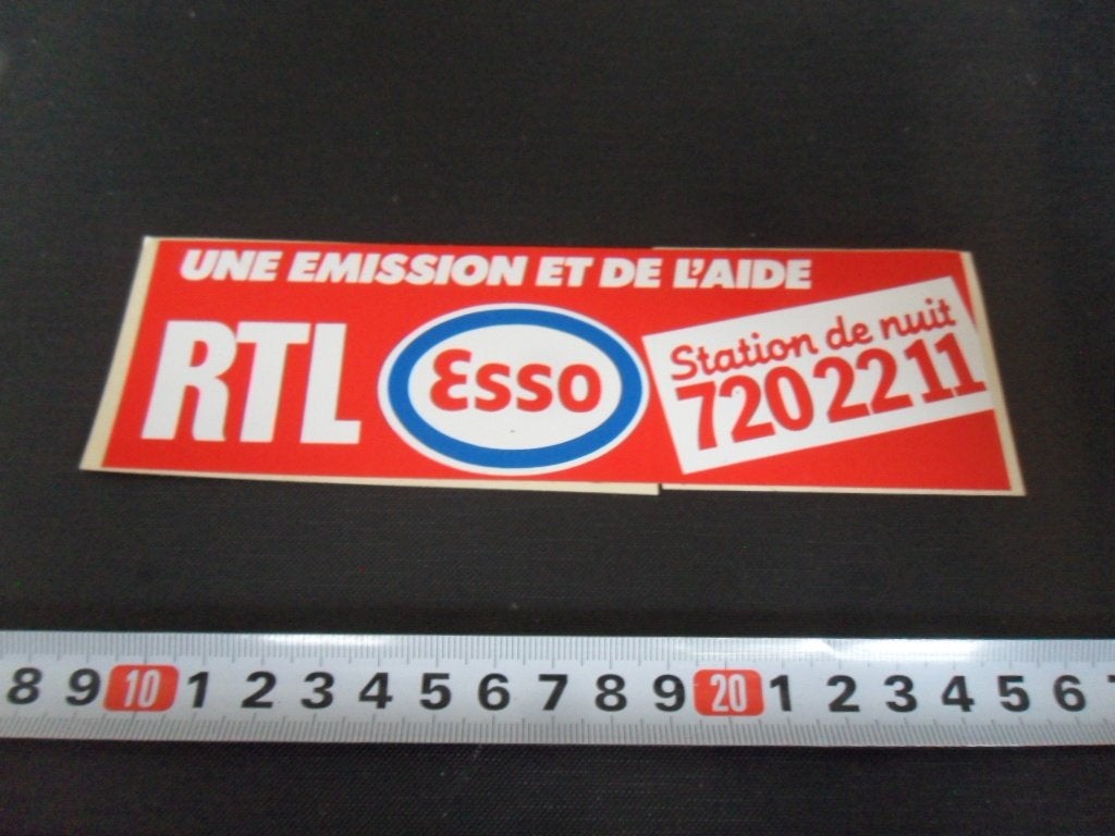 sticker RTL  ESSO  Une emission et de l'aide Station de nuit, Ophalen of Verzenden, Zo goed als nieuw