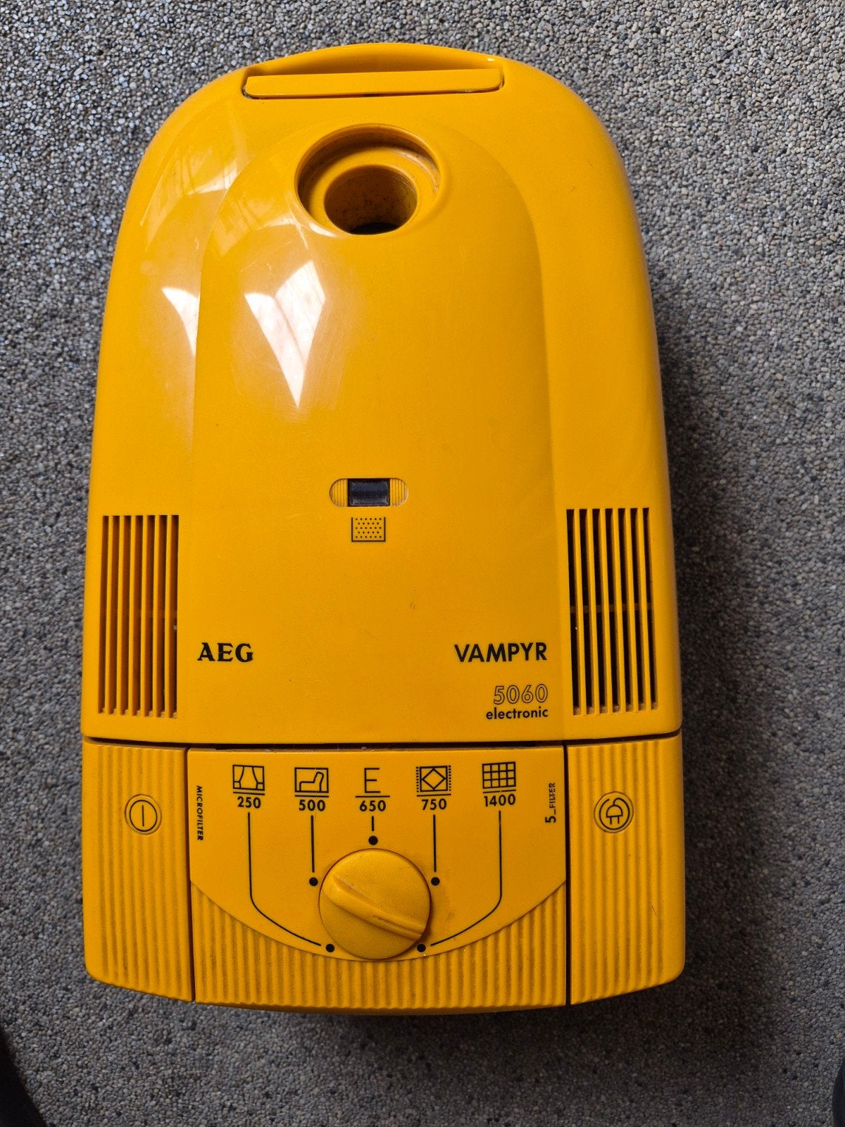 AEG Vampyr 5060 Electronic Stofzuiger - Geel, Witgoed en Apparatuur, Stofzuigers, Stofzak, Gebruikt, Ophalen of Verzenden, 2000 watt of meer