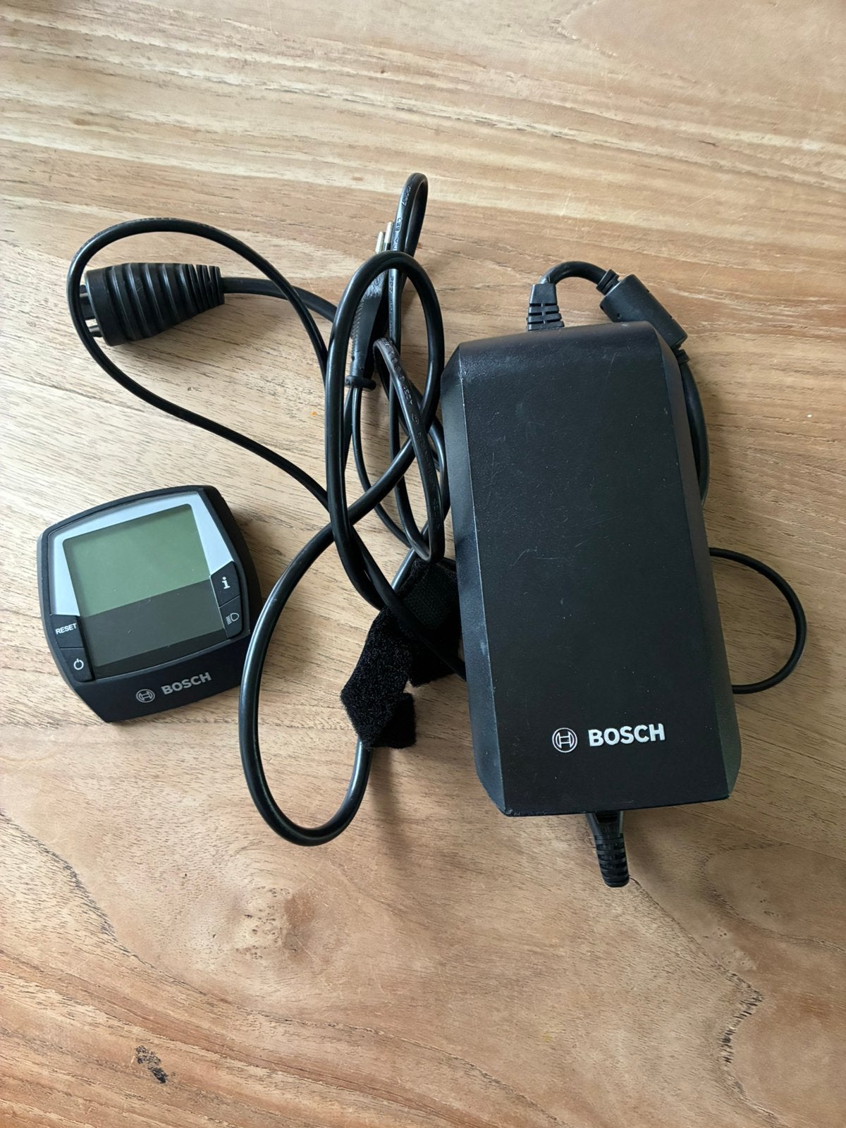Bosch display BUI255 en acculader BCS220, Ophalen, Gebruikt