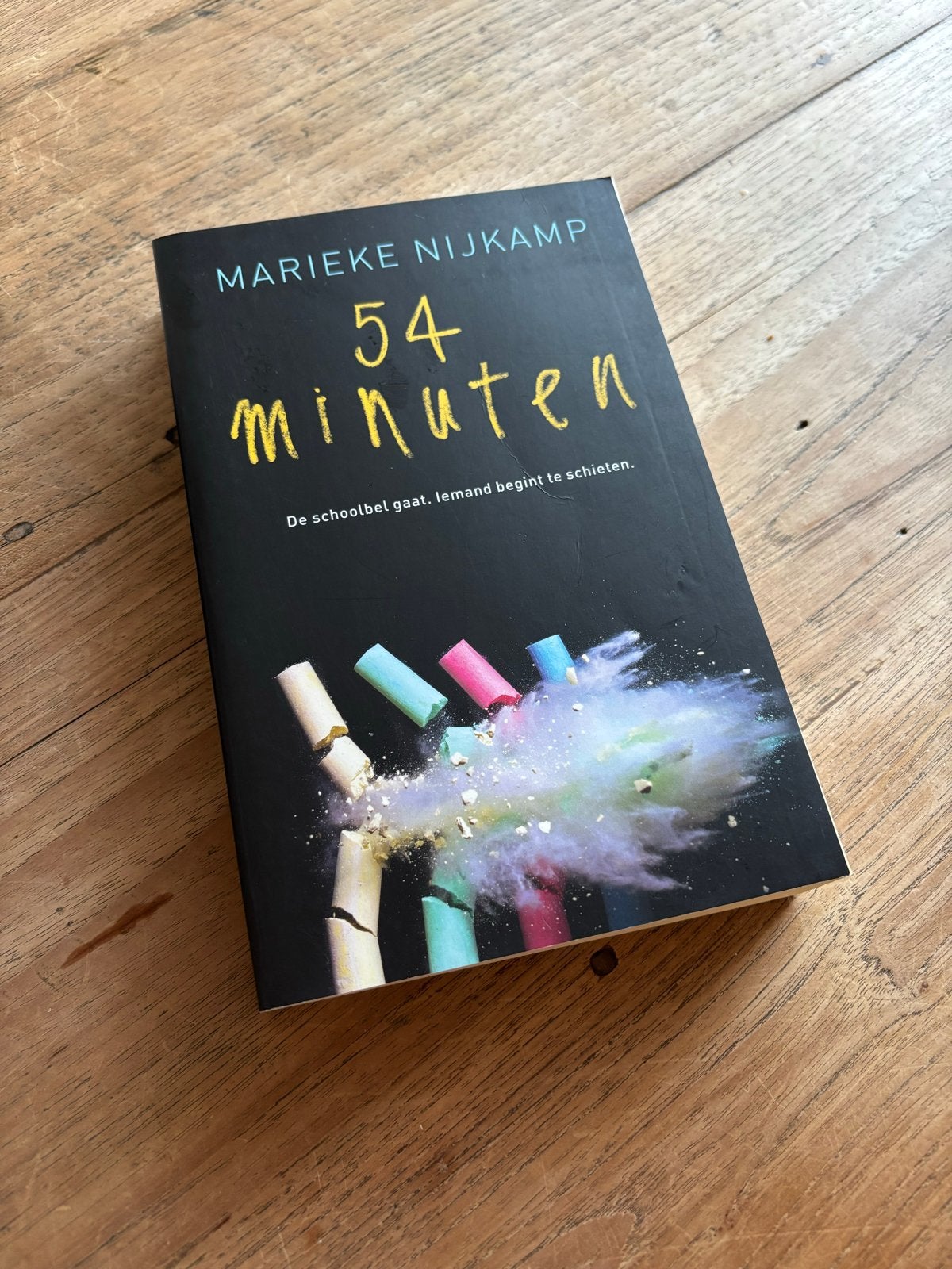54 Minuten - Marieke Nijkamp (Young Adult), Ophalen of Verzenden, Zo goed als nieuw, Nederland
