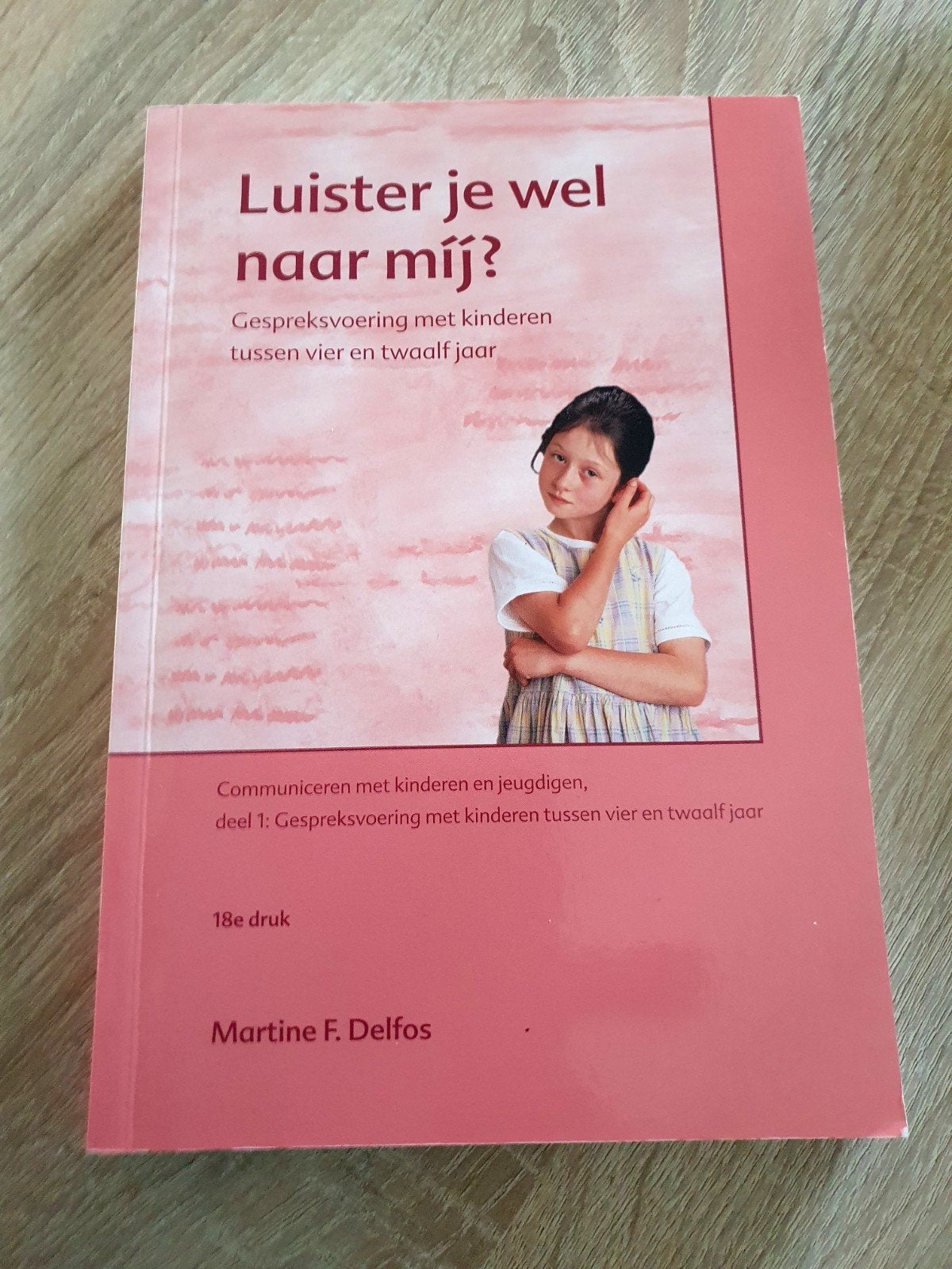 Martine Delfos - Luister je wel naar mij?, Ophalen of Verzenden, Zo goed als nieuw, Martine Delfos