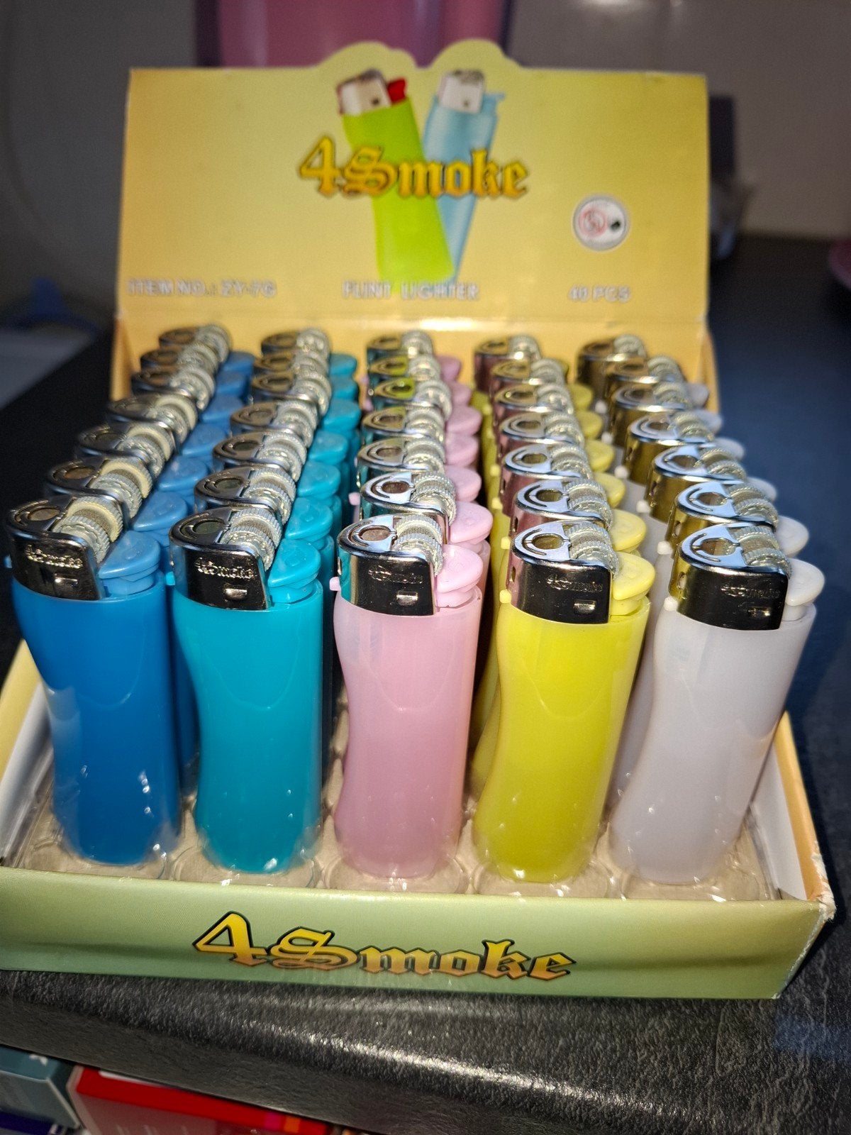 36 gekleurde aanstekers, Verzamelen, Ophalen of Verzenden, Zo goed als nieuw, Aansteker