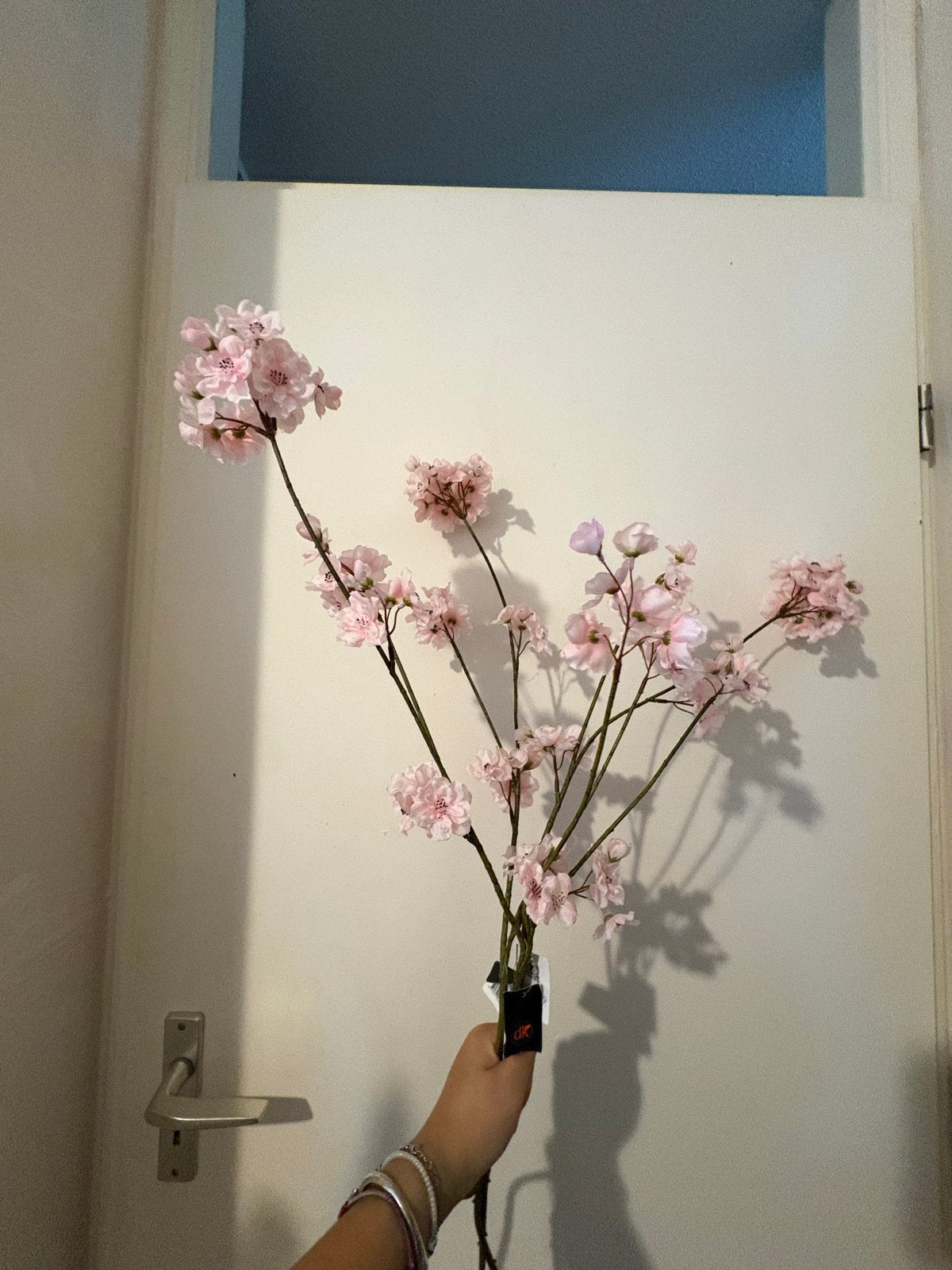 Nieuwe zijden bloemen met prijskaartje, Huis en Inrichting, Binnen, Roze, Kunstbloem, Ophalen of Verzenden