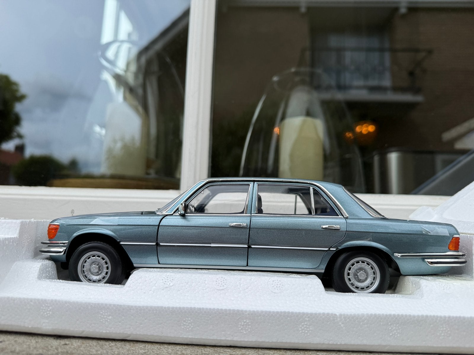 1:18 Mercedes 450 SEL 6.9 Grijsblauw 1976 Norev 183457, Auto, Norev, 70-72 Av. de Bohlen, Vaulx-en-Velin, 69120, France, Norev