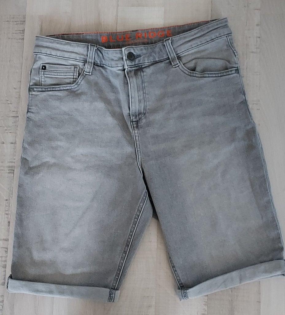 ZGAN! Stoere grijze short - WE Fashion - Regular - mt 176, Kinderen en Baby's, Kinderkleding | Maat 176, Ophalen of Verzenden