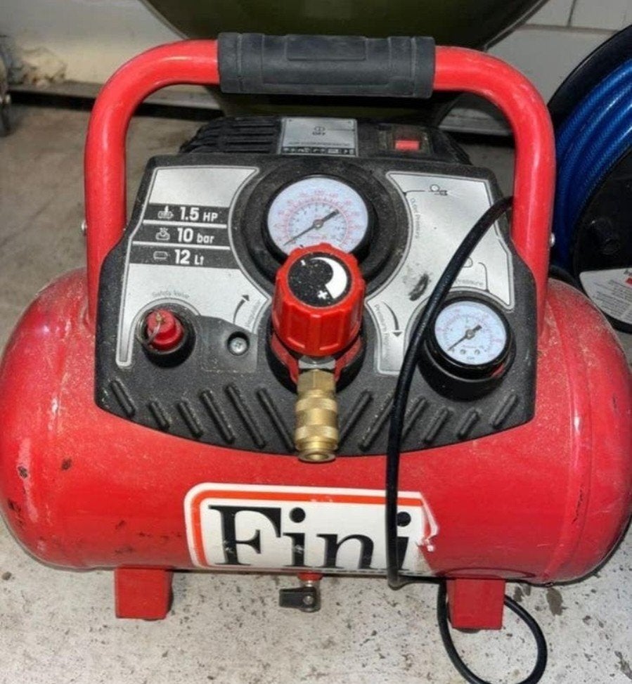 Fini Compressor met Brennenstuhl luchtslanghaspel.  SCHOORL, Ophalen, Gebruikt, 6 tot 10 bar, Minder dan 200 liter/min