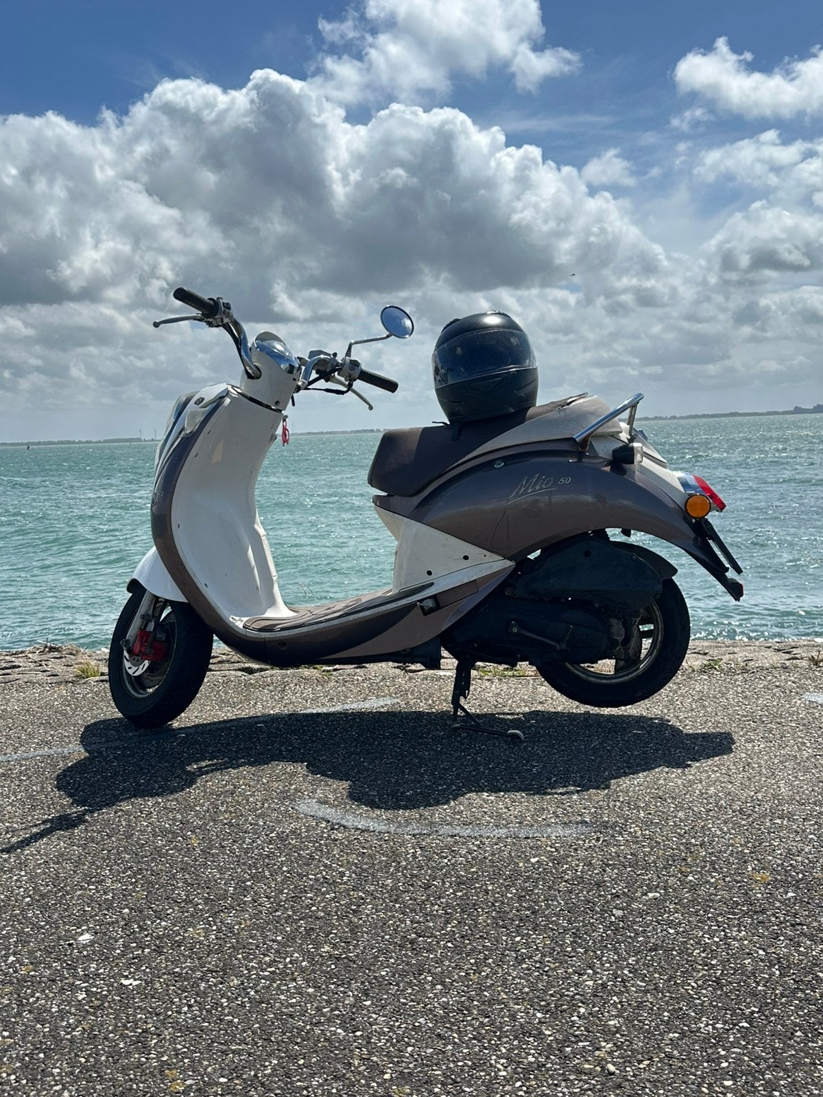 Nette Sym mio 50, Fietsen en Brommers, Snorfietsen en Snorscooters, Zo goed als nieuw, SYM, Benzine, Ophalen