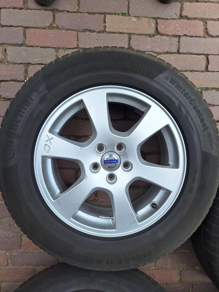 Volvo XC60 Winterbanden met Velgen 235/65 R17, Auto-onderdelen, Ophalen, Gebruikt, Banden en Velgen, 17 inch
