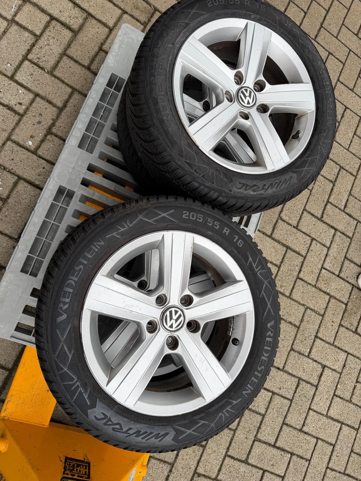 Set winterbanden met velgen Golf 7   Vredestijn 205/55 R 16, Auto-onderdelen, Ophalen, Gebruikt, 16 inch, Banden en Velgen